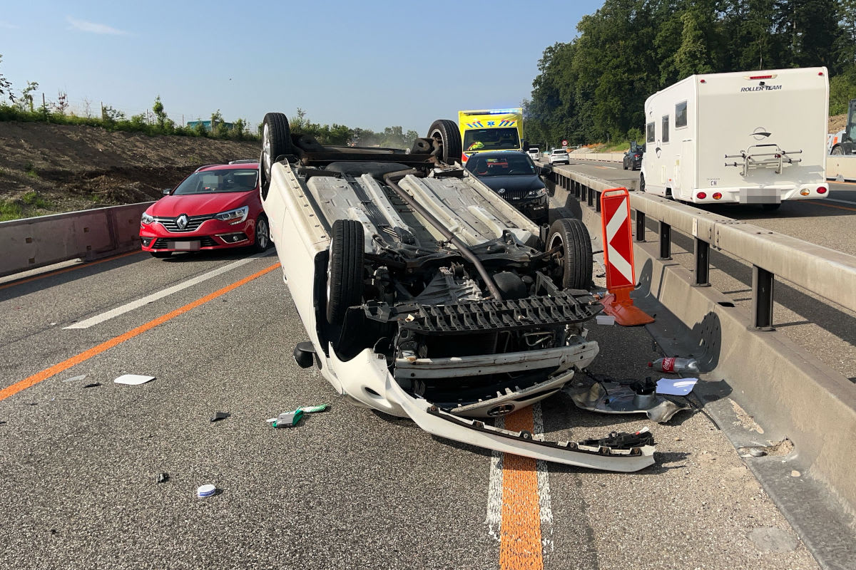 Unfall auf der A1 bei Deitingen SO – Auto überschlägt sich nach Kollision