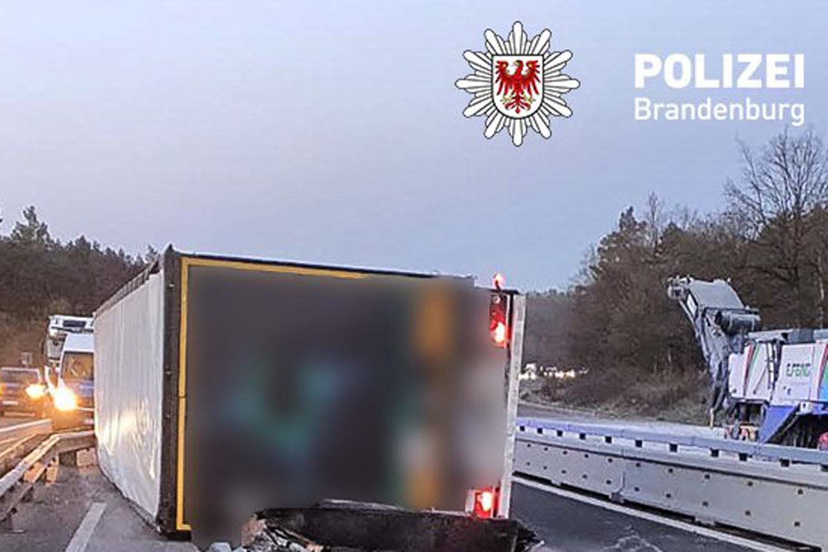 A10 Rüdersdorf – LKW auf die Seite gekippt