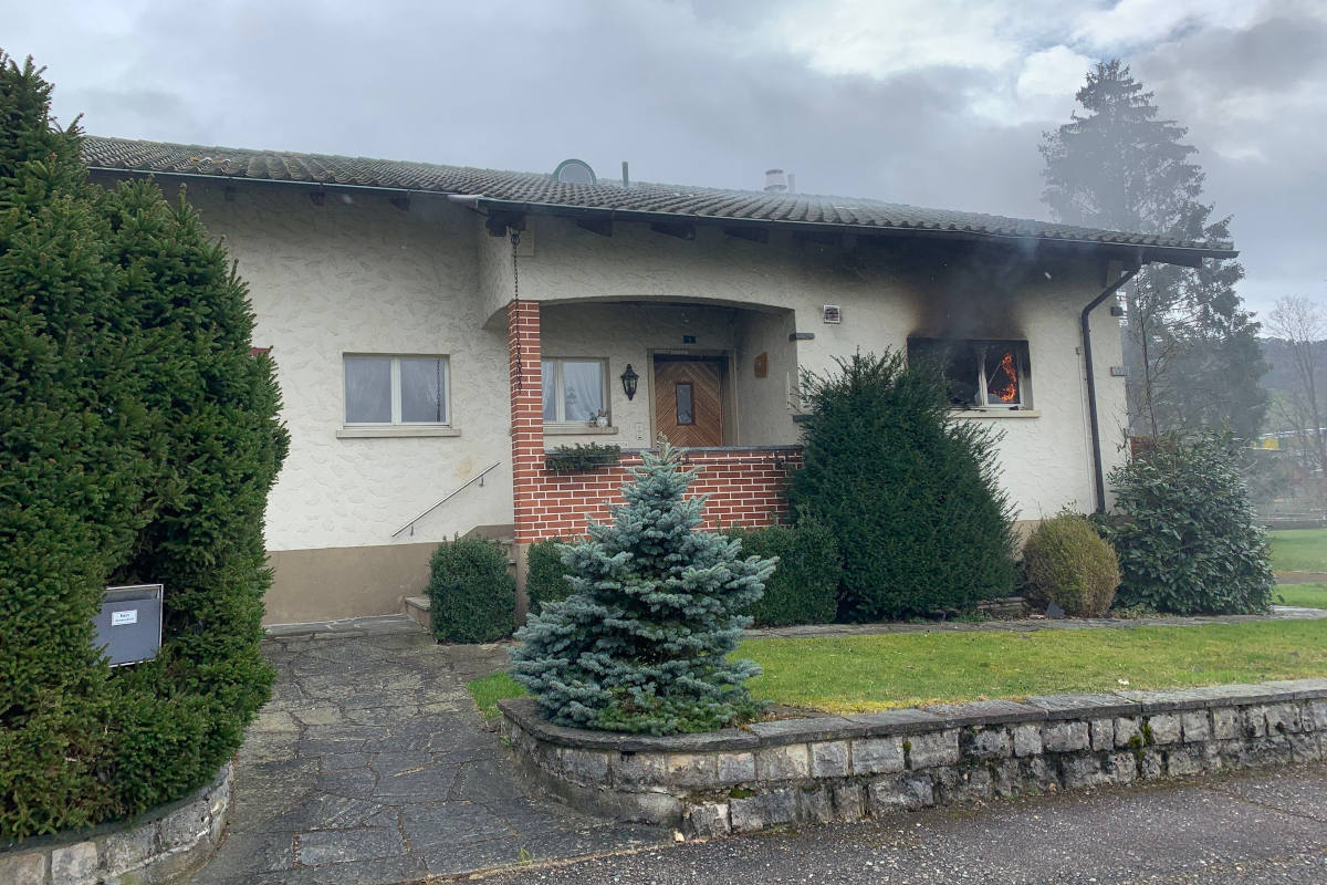 Büsserach SO – Feuerwehreinsatz wegen Brand in Einfamilienhaus