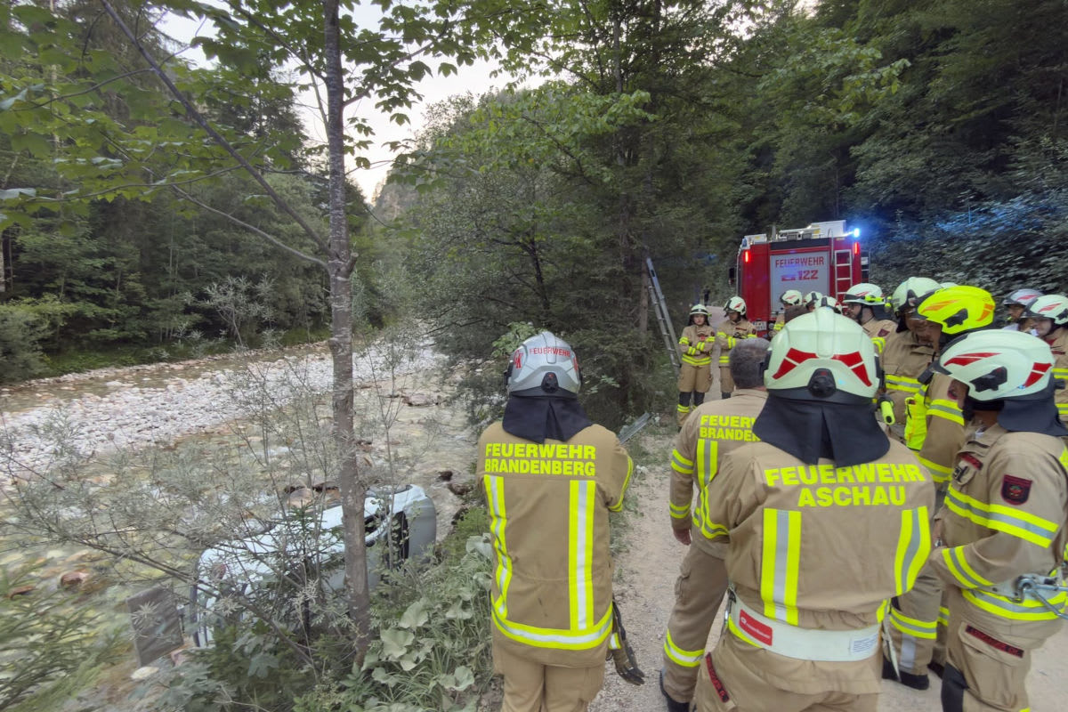Brandenberg – Lenker weicht Hirsch aus und verunfallt