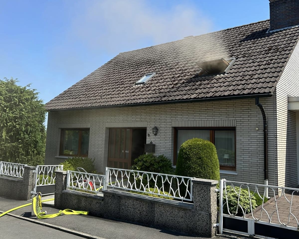 Sprockhövel – Feuerwehr löscht Zimmerbrand im Wohnhaus