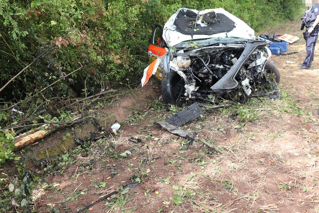 Höxter – 18-Jährige nach Unfall eingeklemmt und schwer verletzt