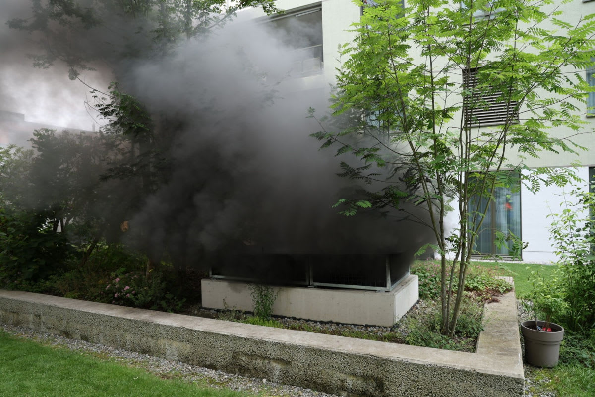 Stadt Luzern – Auto gerät in Einstellhalle in Brand