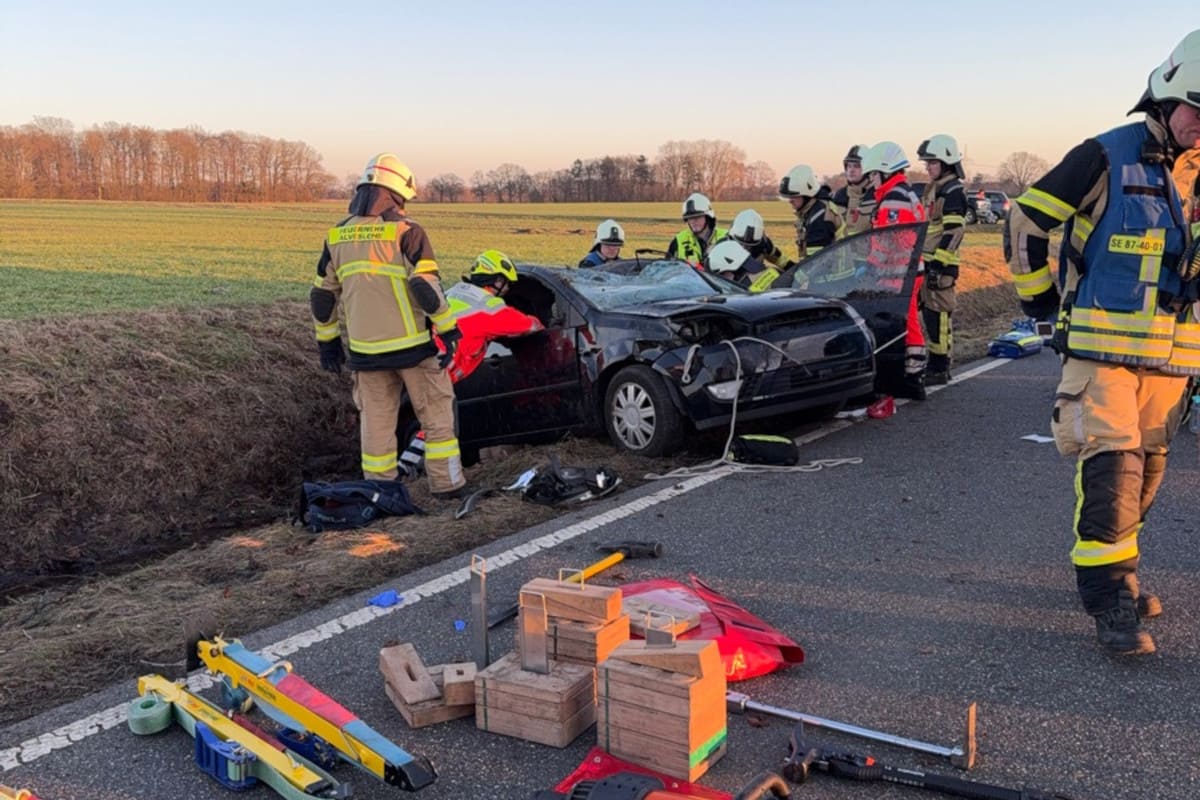 Alveslohe – Auto landet bei Unfall im Graben
