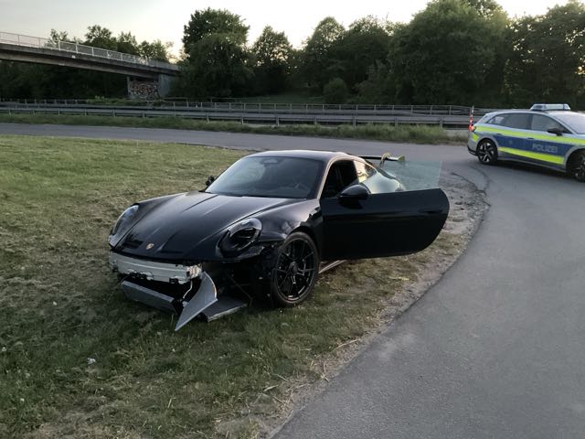 Unfallflucht in Hanau – Polizei sucht Porsche GT3 Fahrer