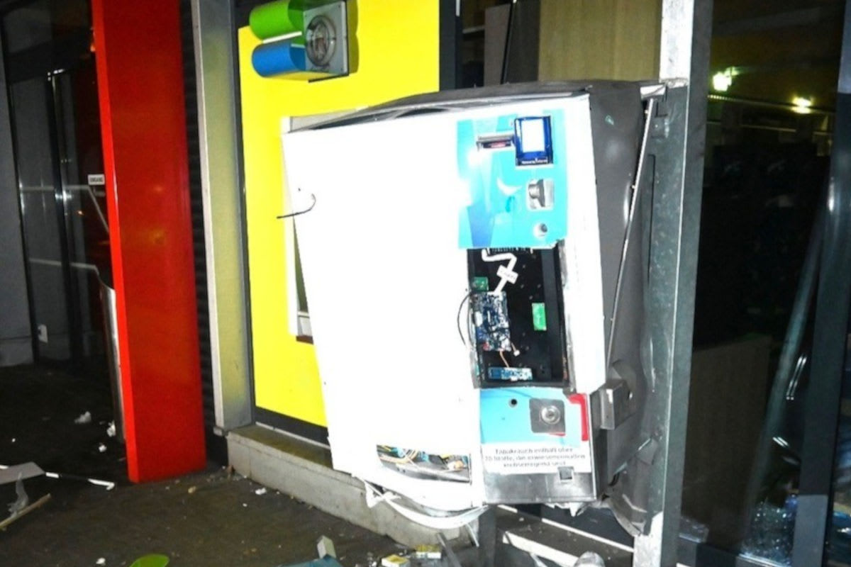 Wien – Zigarettenautomat mit Pyrotechnik zerstört