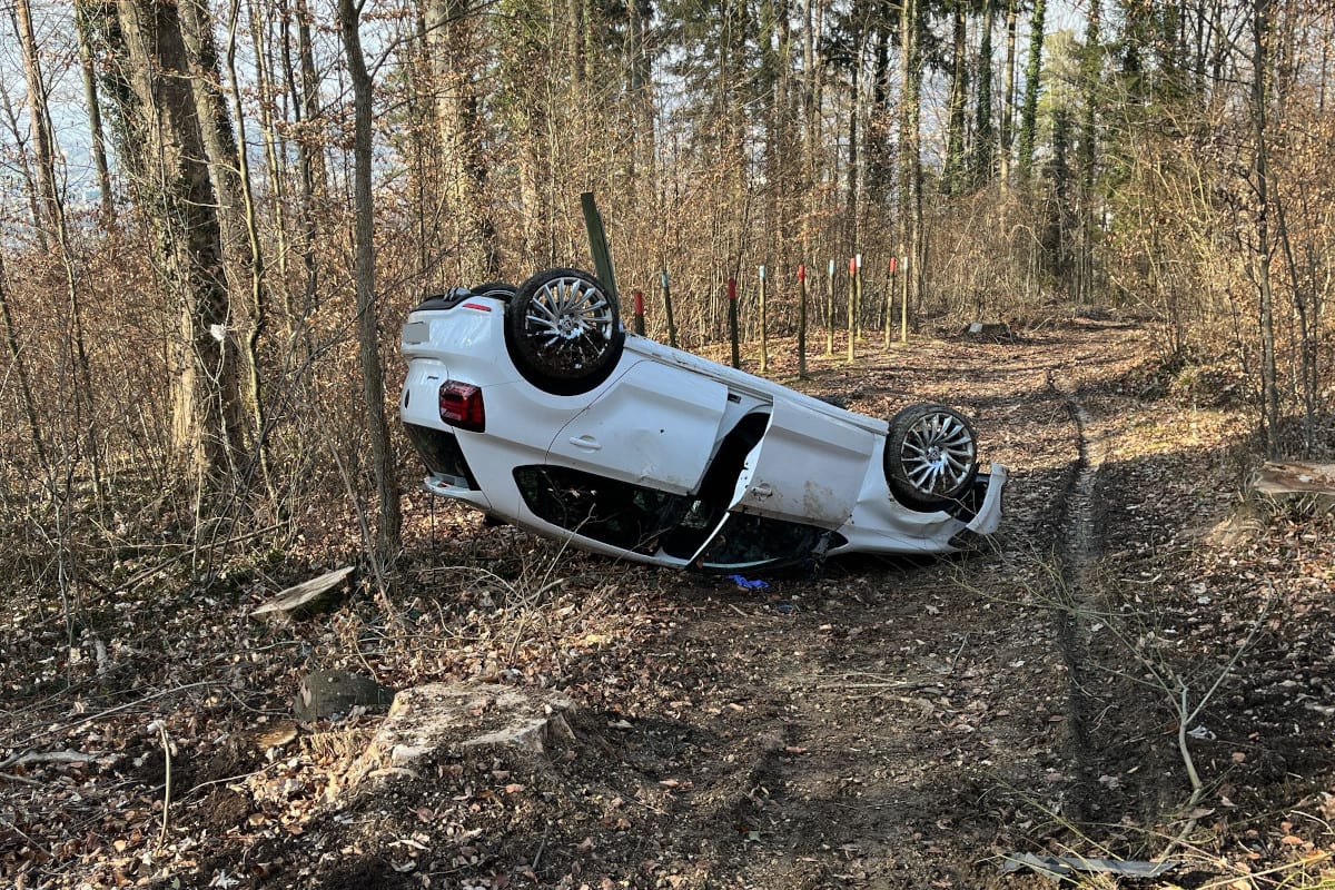 Dornach SO – Auto überschlägt bei Selbstunfall
