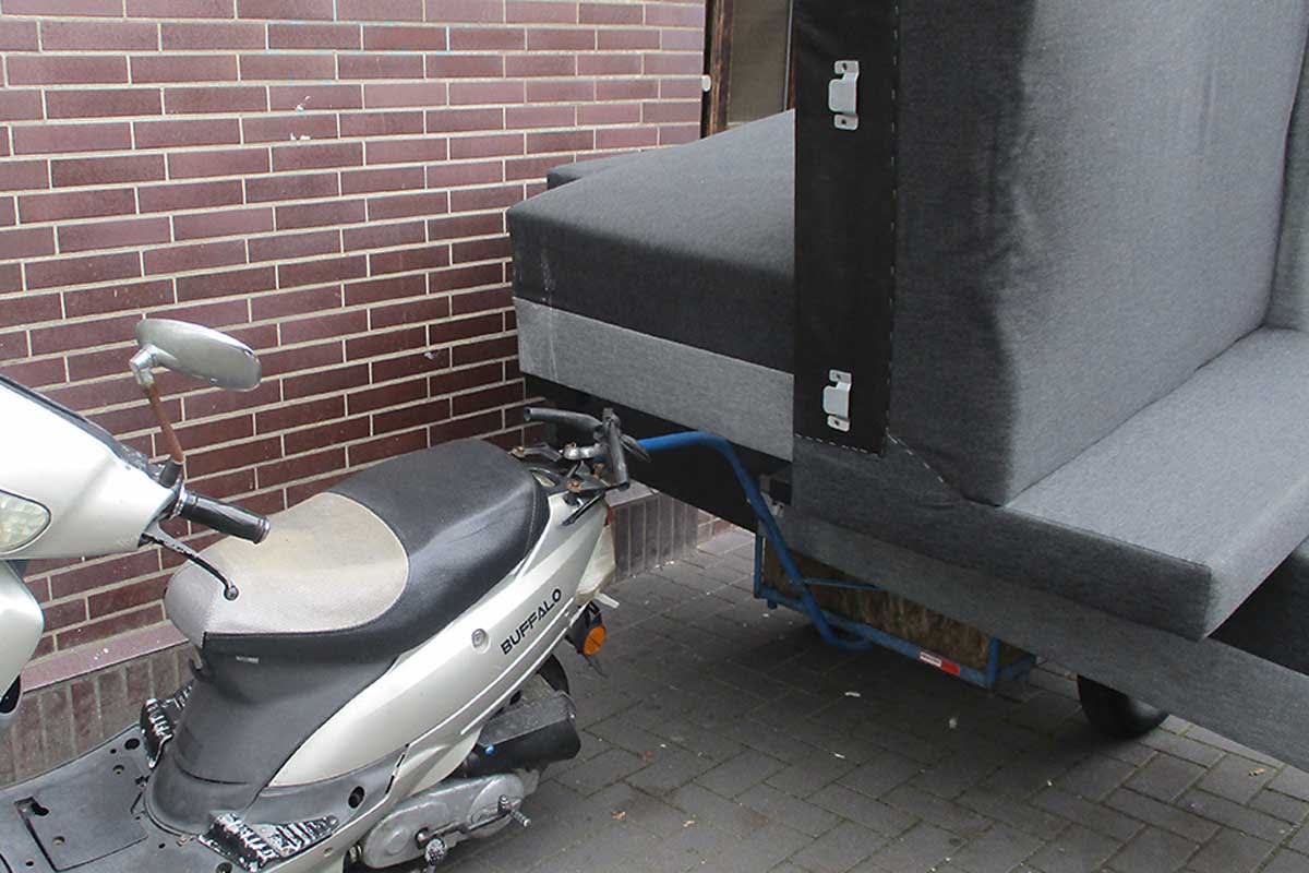 Bremerhaven - Motorroller ist kein Möbeltransporter