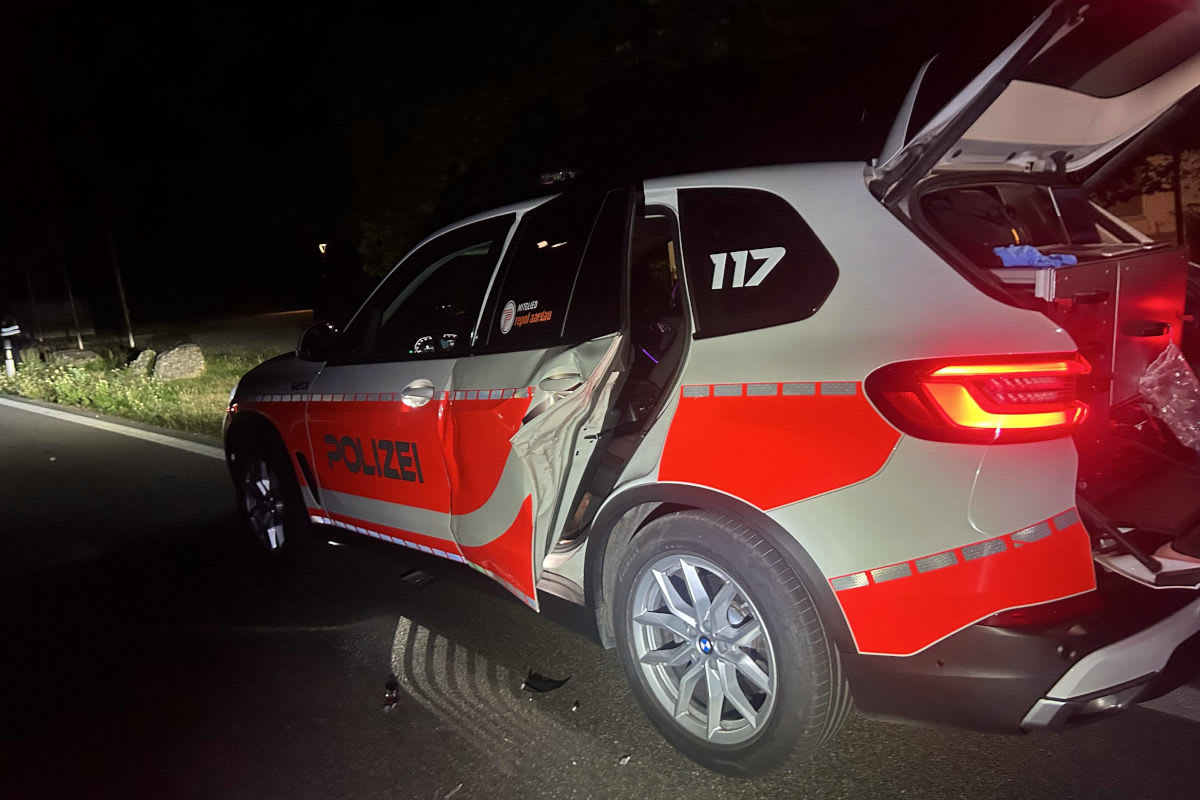 Unfall in Wohlenschwil AG – Betrunkene Lenkerin rammt Polizeiauto