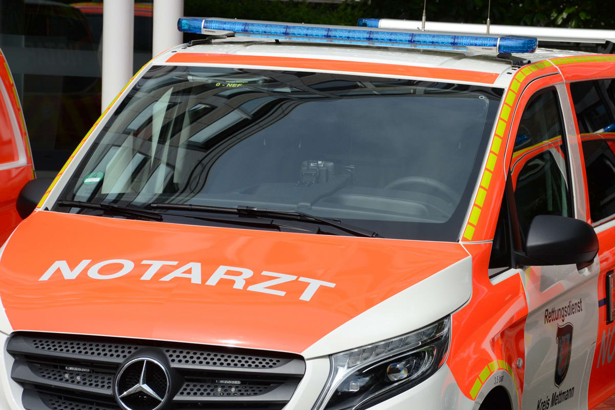 Hamburg HH – Achtjähriger bei Kollision mit Mofa schwer verletzt