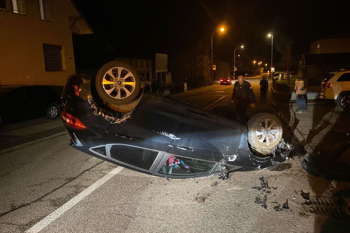 Dulliken SO - Auto überschlägt sich bei Unfall 