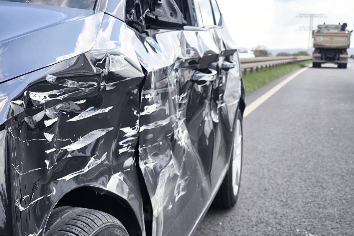 Erfurt – Lkw verursacht schweren Unfall bei Überholmanöver
