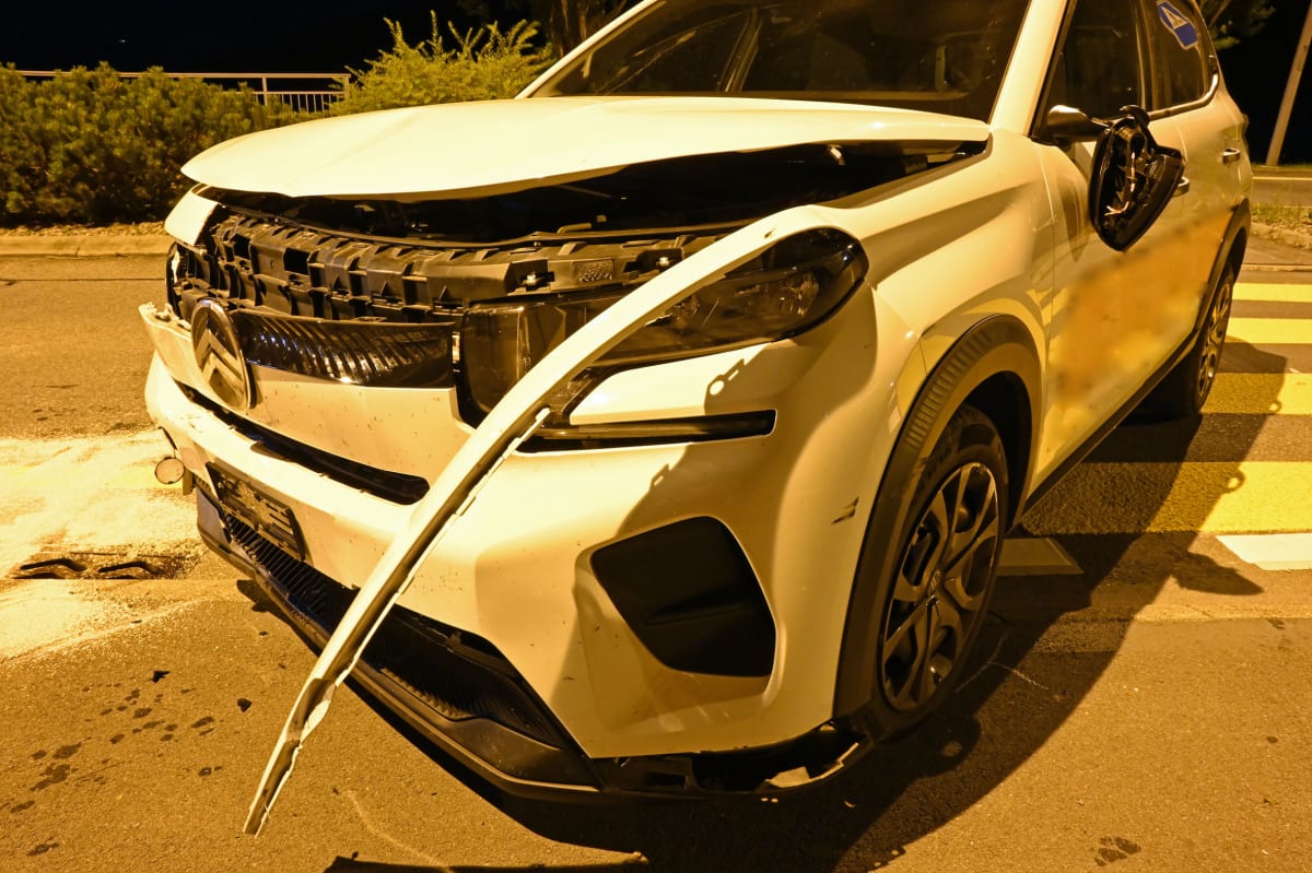 Weggis LU – Autofahrer prallt bei Unfall gegen Geländer