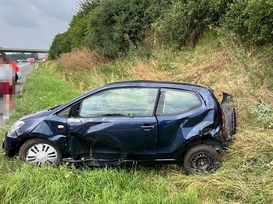Zeugenaufruf Bielefeld – Verursacher flüchtet nach Unfall auf A2