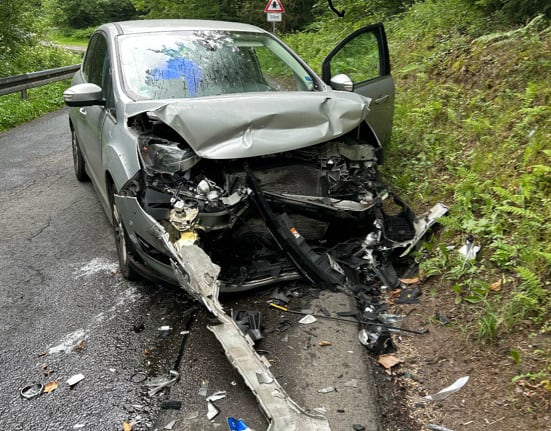 Gummersbach – Eine Schwerverletzte nach Unfall im Gegenverkehr