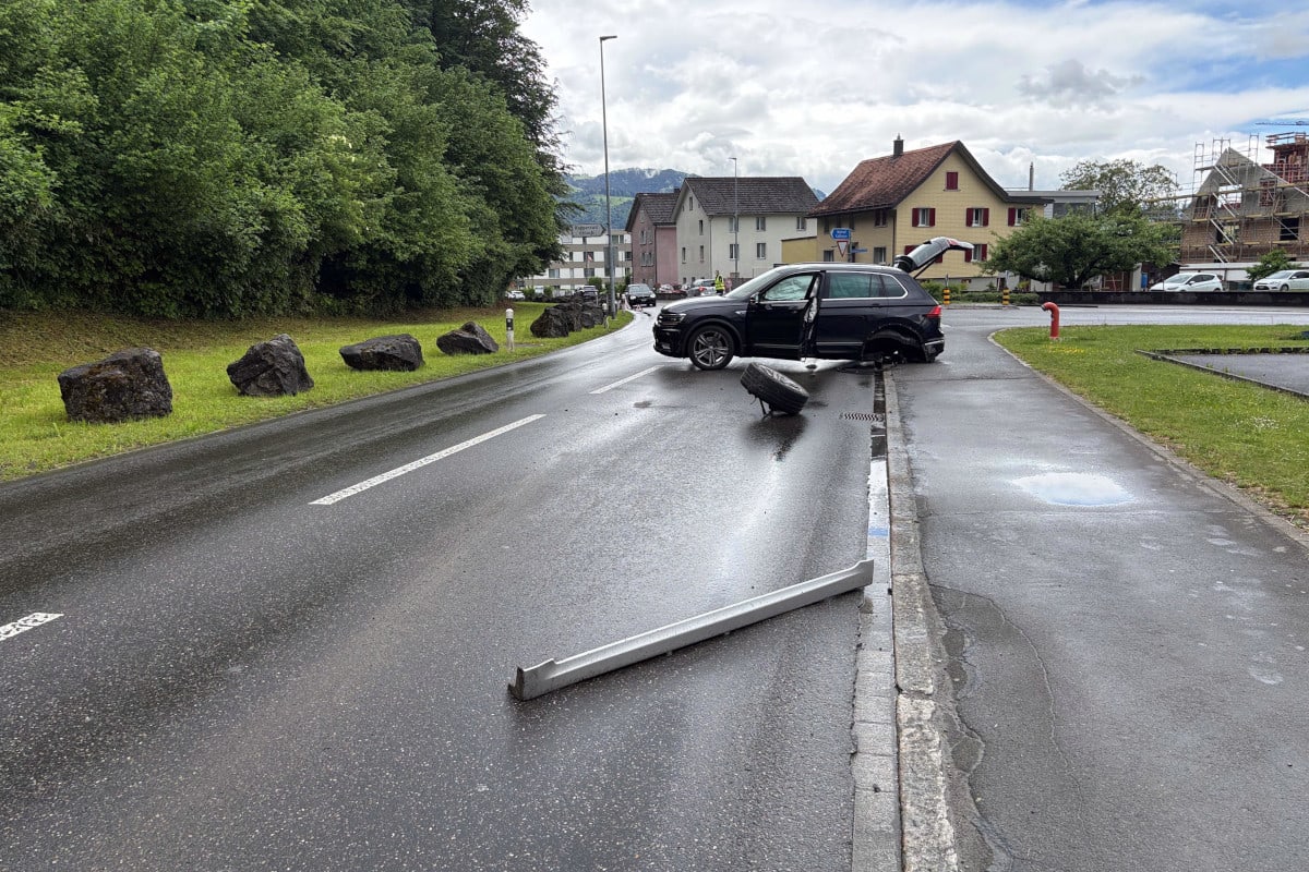 Benken SG – Lenker nickt am Steuer ein und verursacht Unfall