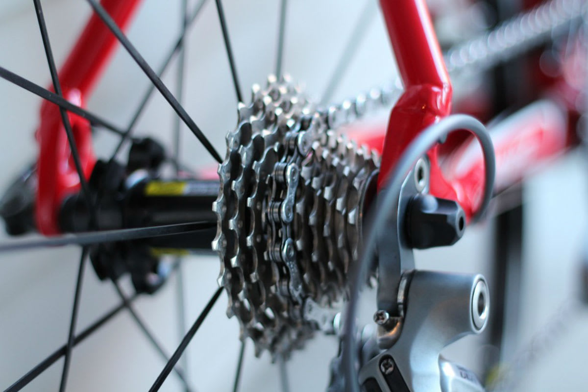 Alterswil FR - Velofahrerin erfasst und geflüchtet - Zeugenaufruf