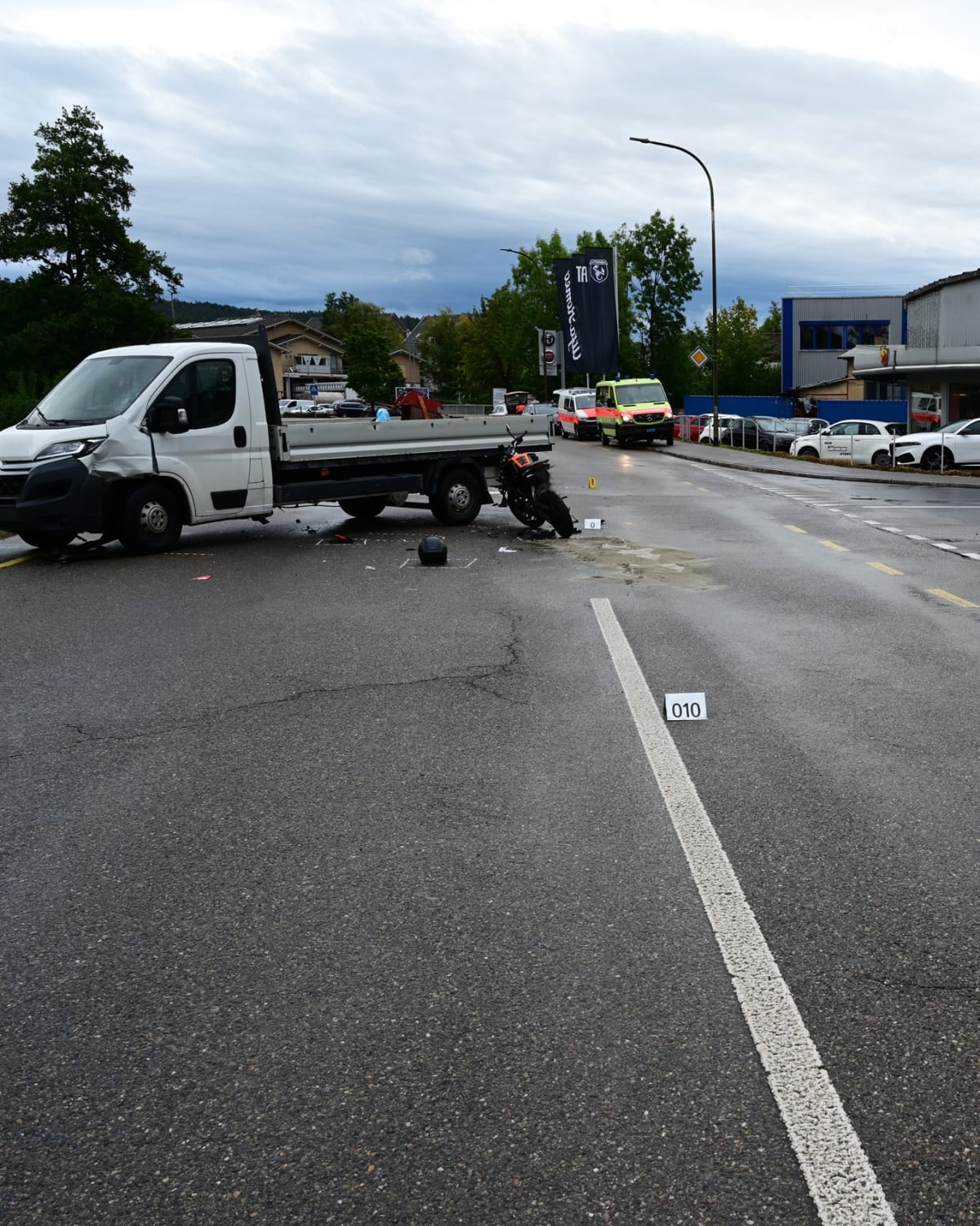 Unfall in Embrach ZH – 17-jähriger Töfffahrer schwer verletzt