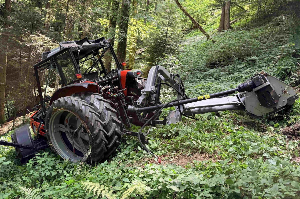 Schwellbrunn AR – 73-Jähriger stirbt bei Traktorunfall