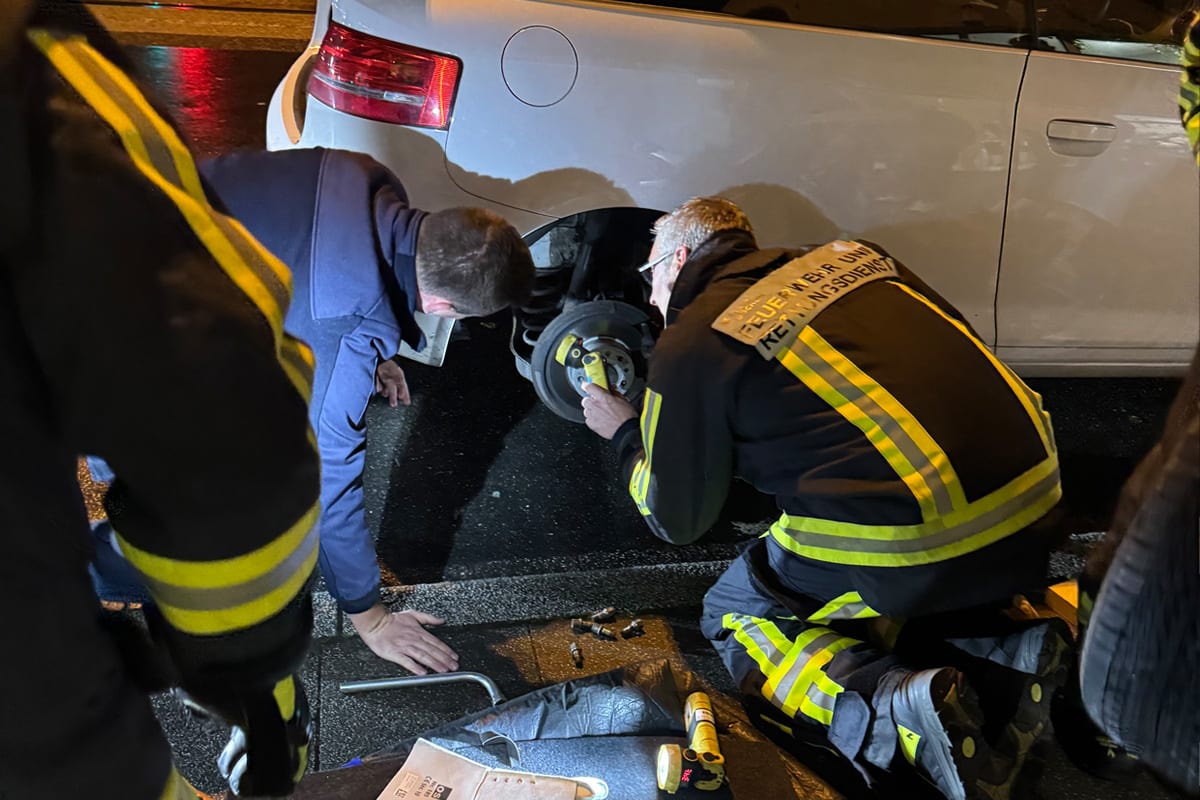 Bochum NW – Feuerwehr befreit Katze aus Radkasten