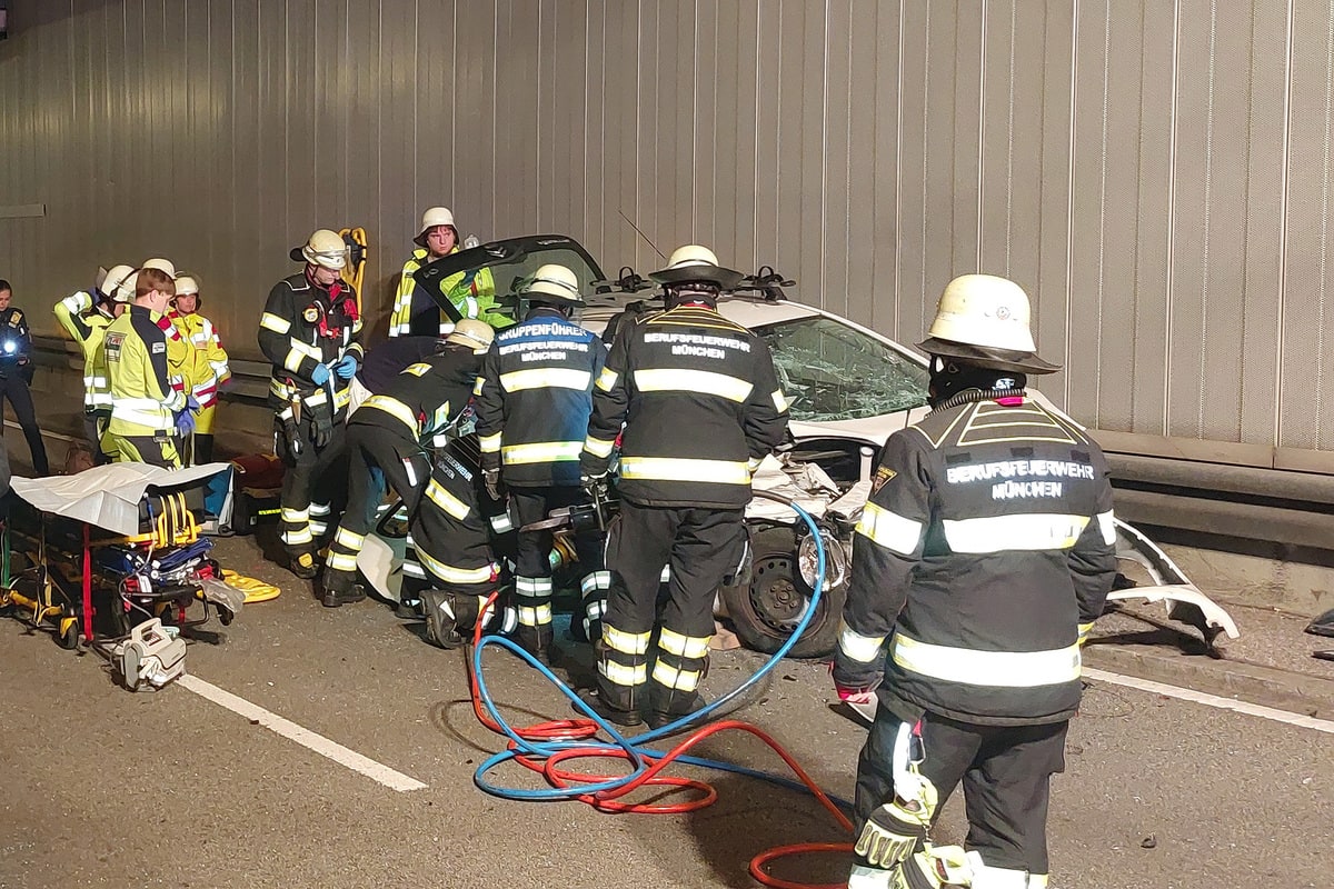 Schwerer Verkehrsunfall im Richard-Strauss-Tunnel 