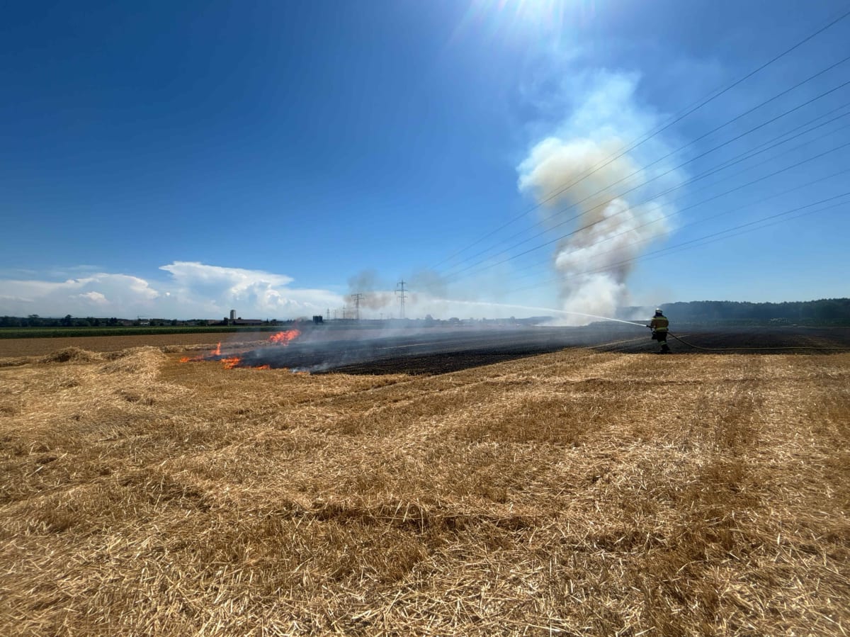 Deitingen SO – Stoppelfeld gerät bei Feldarbeiten in Brand