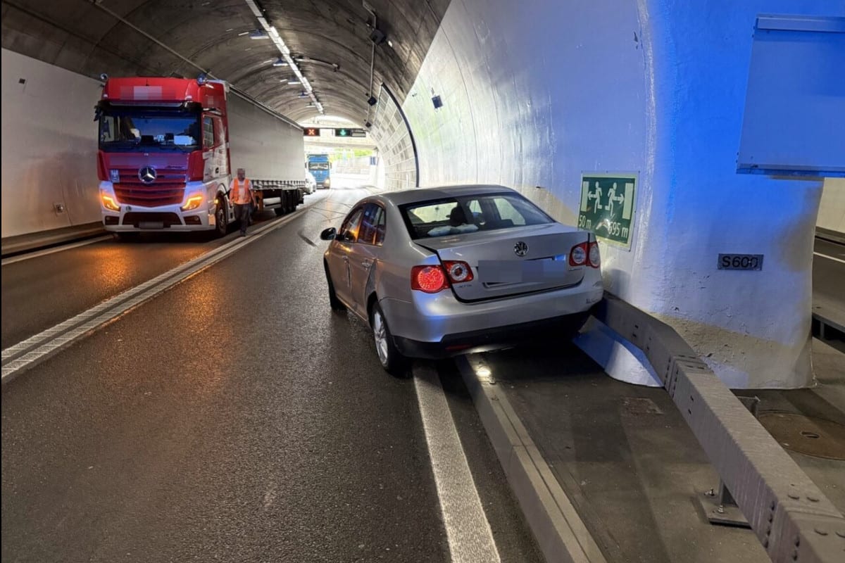 Schaffhausen A4 – Unfall zwischen Auto und Lastwagen