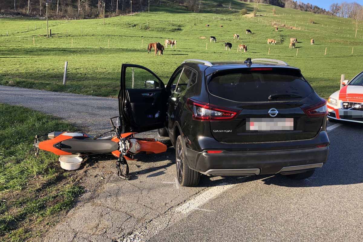 Ramiswil SO - Motorradlenker bei Kollision mit Auto verletzt