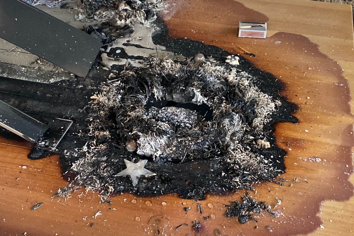 Polizei Kanton Solothurn -  Erhöhte Brandgefahr durch trockene Weihnachtsbäume und Adventskränze 