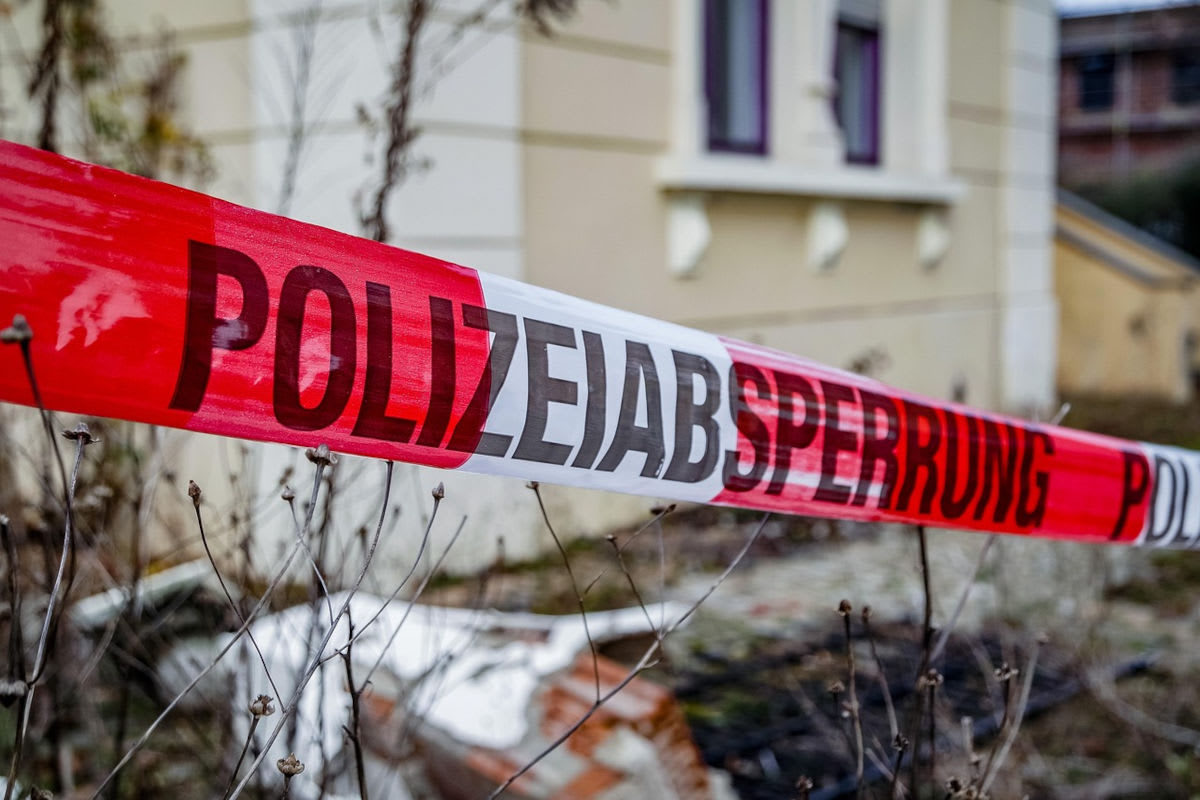 Chemnitz – Zwei Festnahmen nach Fund eines Toten in Wohnung