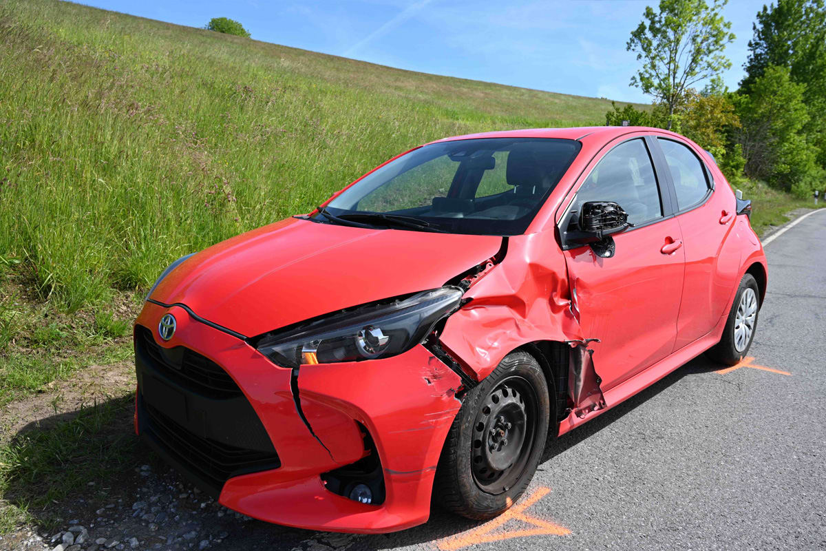 Neuheim ZG – Töfffahrer bei Unfall mit Pkw schwer verletzt