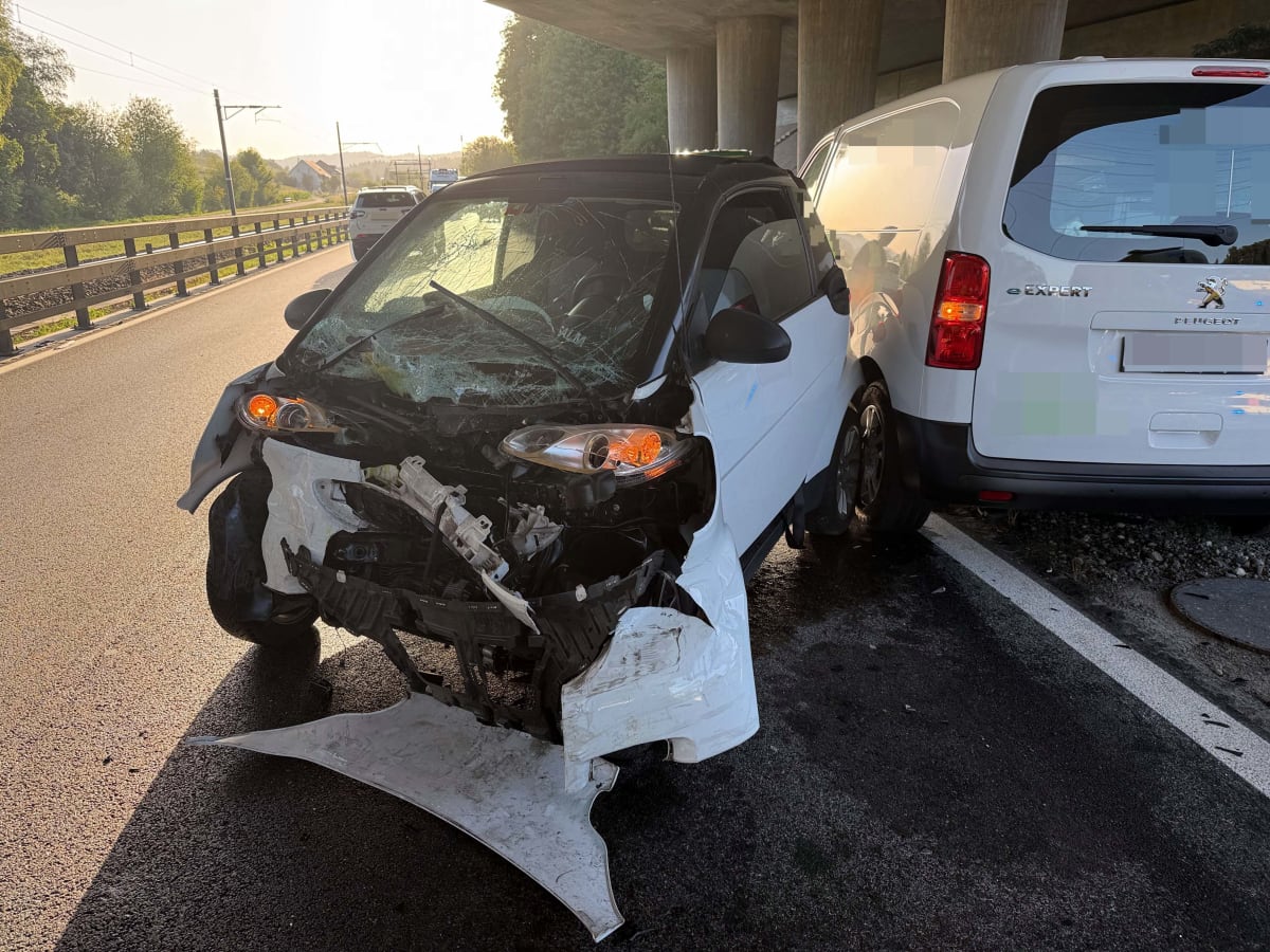 Safenwil AG – Drei Autos in Unfall verwickelt