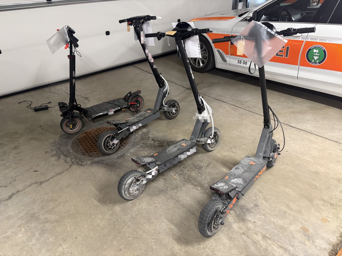 Kanton St.Gallen – Polizei stoppt getunte E-Scooter und Mofas