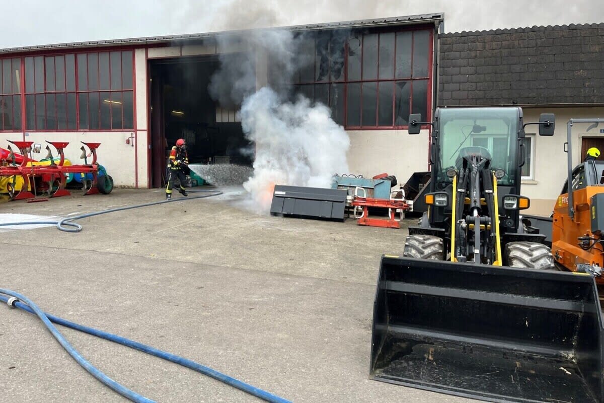 Courroux JU – Benzinkanister löst Brand aus