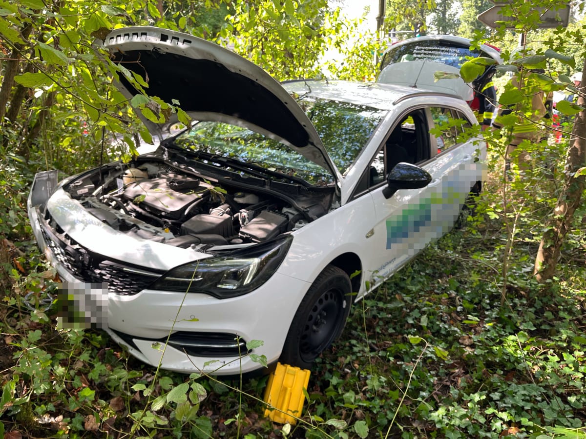 Monheim am Rhein – Schwerer Unfall nach Ablenkung durch Smartphone