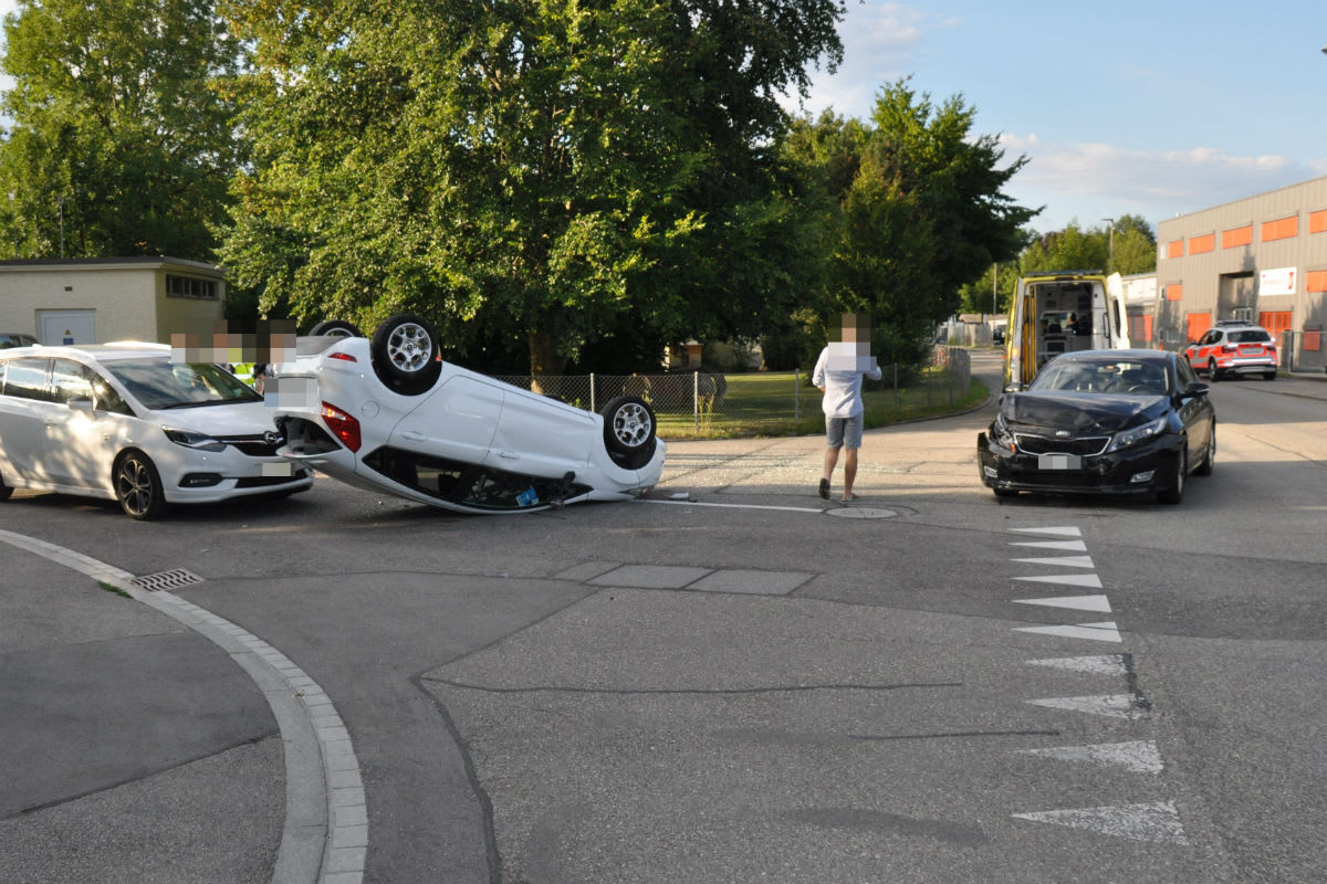 Biberist SO - Auto überschlägt sich nach Kollision