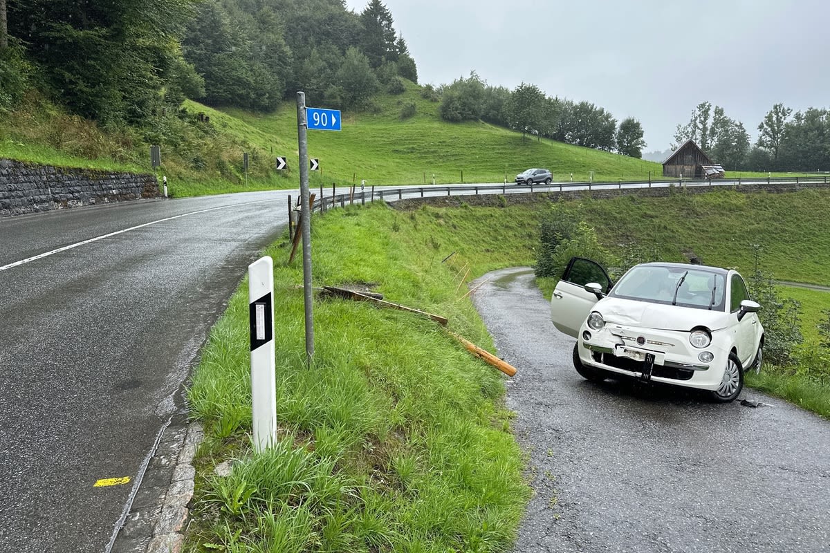 Enggenhütten AI - Auf regennasser Strasse verunfallt 