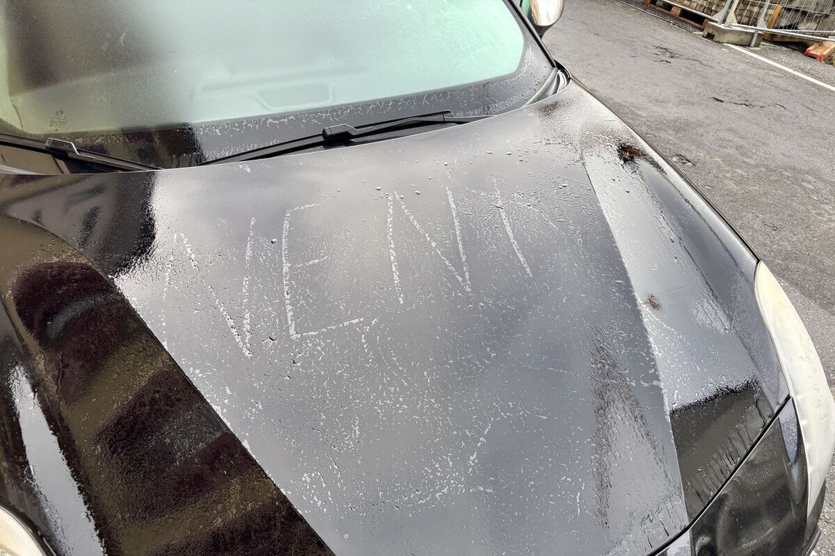 Glarus – Mehrere Autos mutwillig zerkratzt