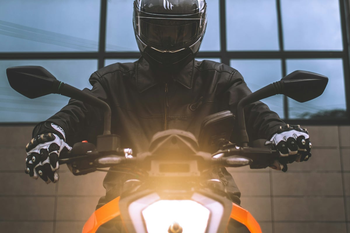 Vomp T – 17-Jähriger flieht auf nicht zugelassenem Motorrad