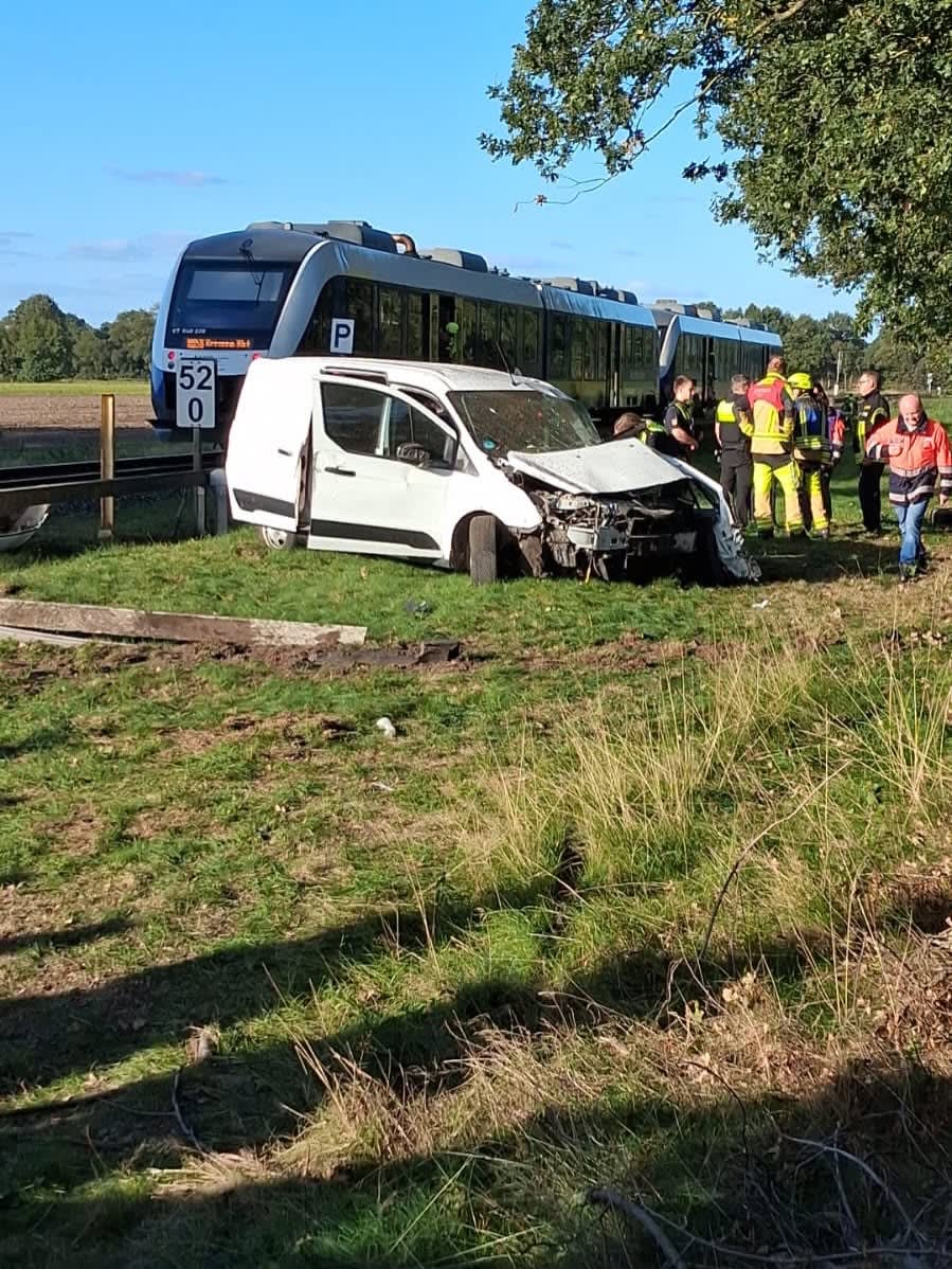 Lohne – Autofahrer bei Kollision mit Zug lebensgefährlich verletzt