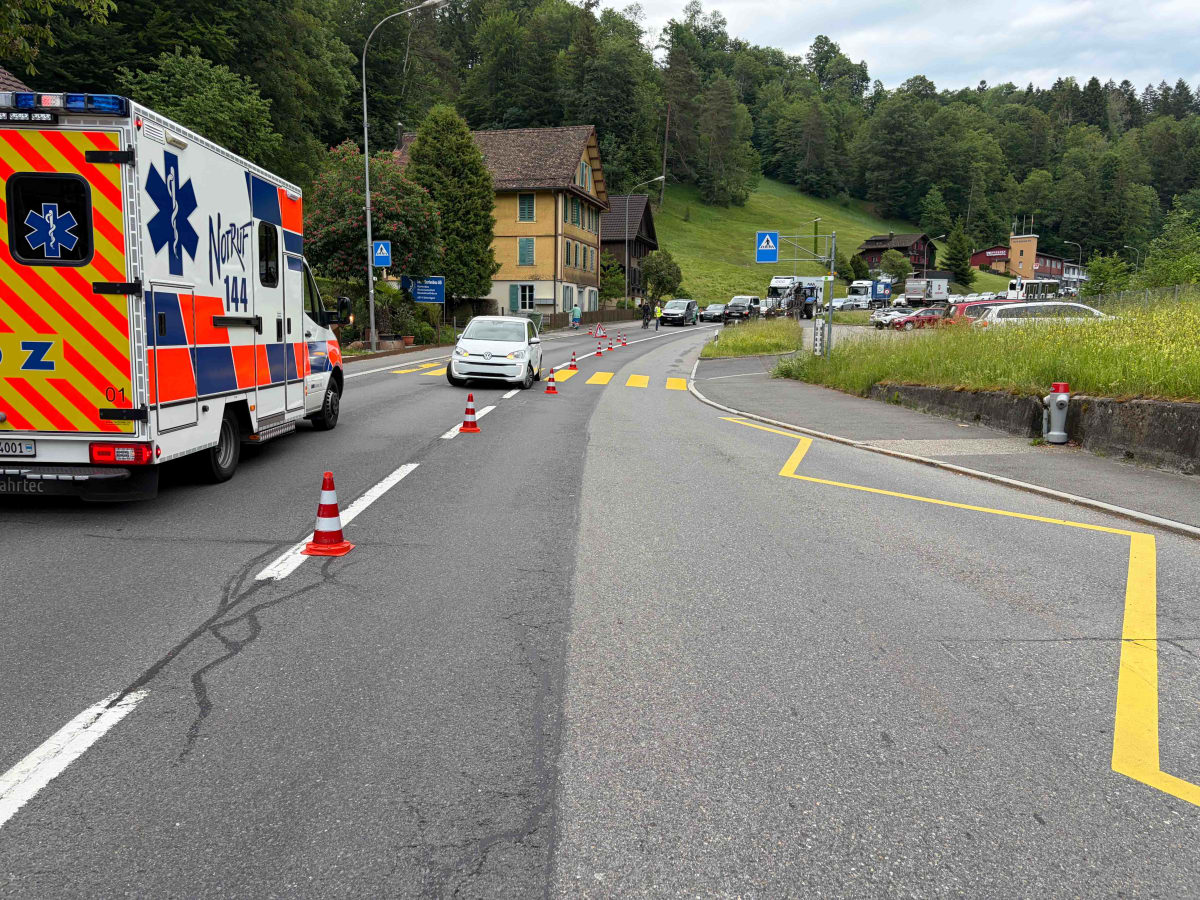Neuägeri ZG – Fussgängerin bei Unfall erheblich verletzt