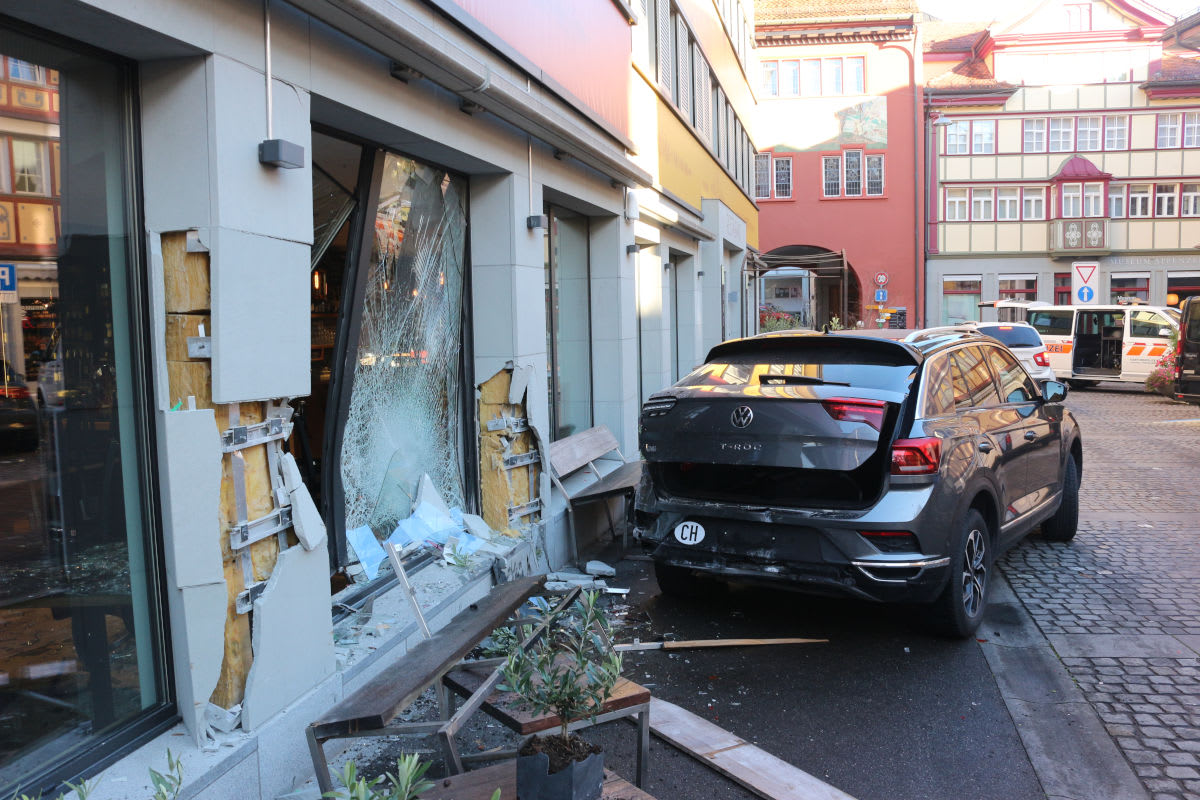 Unfall in Appenzell AI – Auto prallt gegen Hauswand