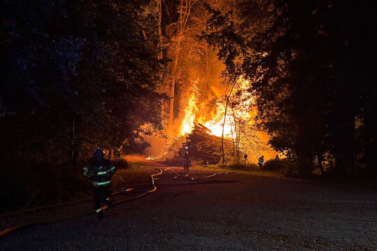 Romanshorn TG – Brand in Altholzlager am Waldrand