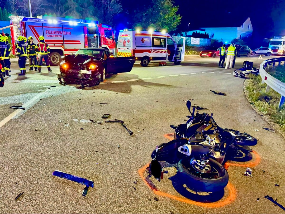 Ranshofen – Drei Verletzte bei Kollision von Pkw und Motorrad