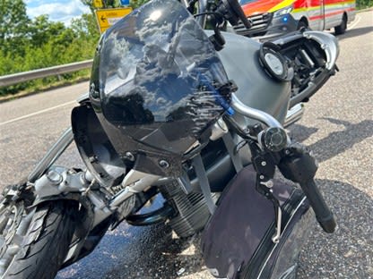 Landau – Autofahrer (80) erfasst Motorradfahrer (54) beim Abbiegen