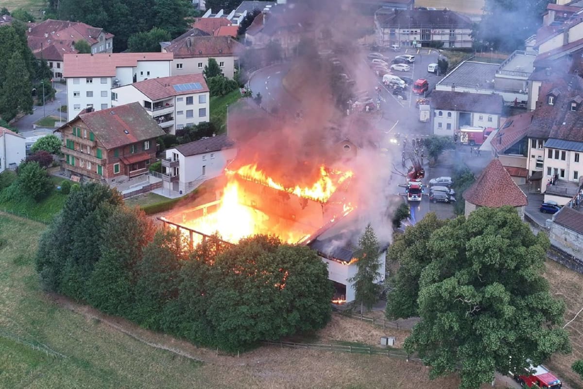 Romont FR – Turnhalle durch Brand zerstört