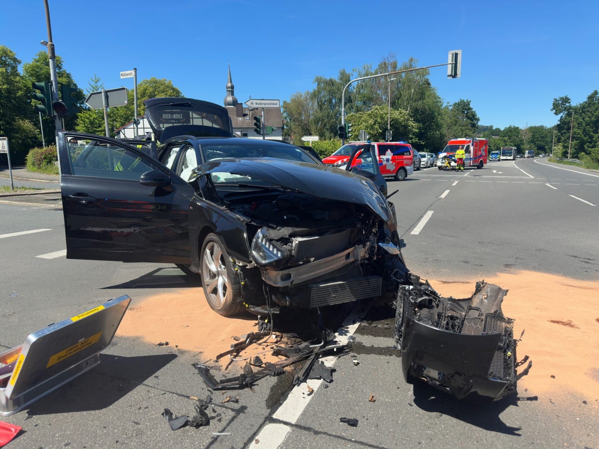 Sprockhövel – Drei Verletzte nach schwerem Verkehrsunfall