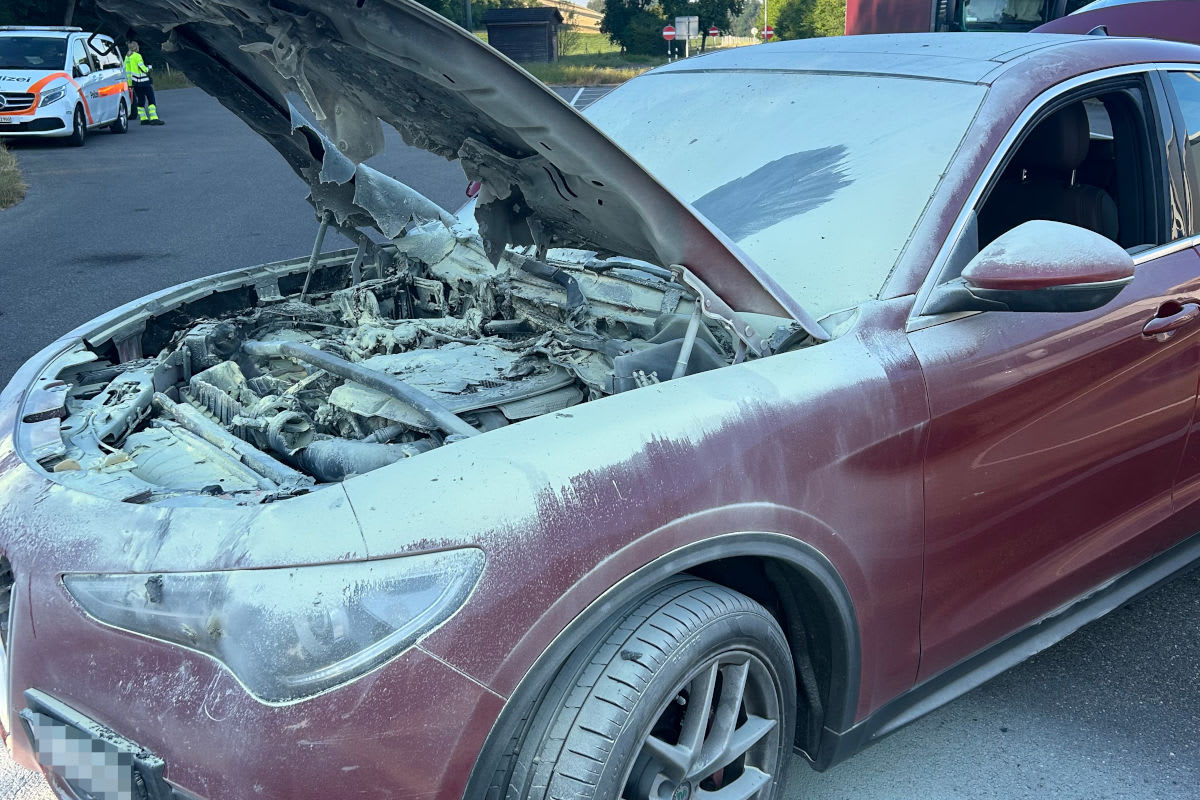 A7 Kefikon TG – Auto gerät auf Rastplatz in Brand