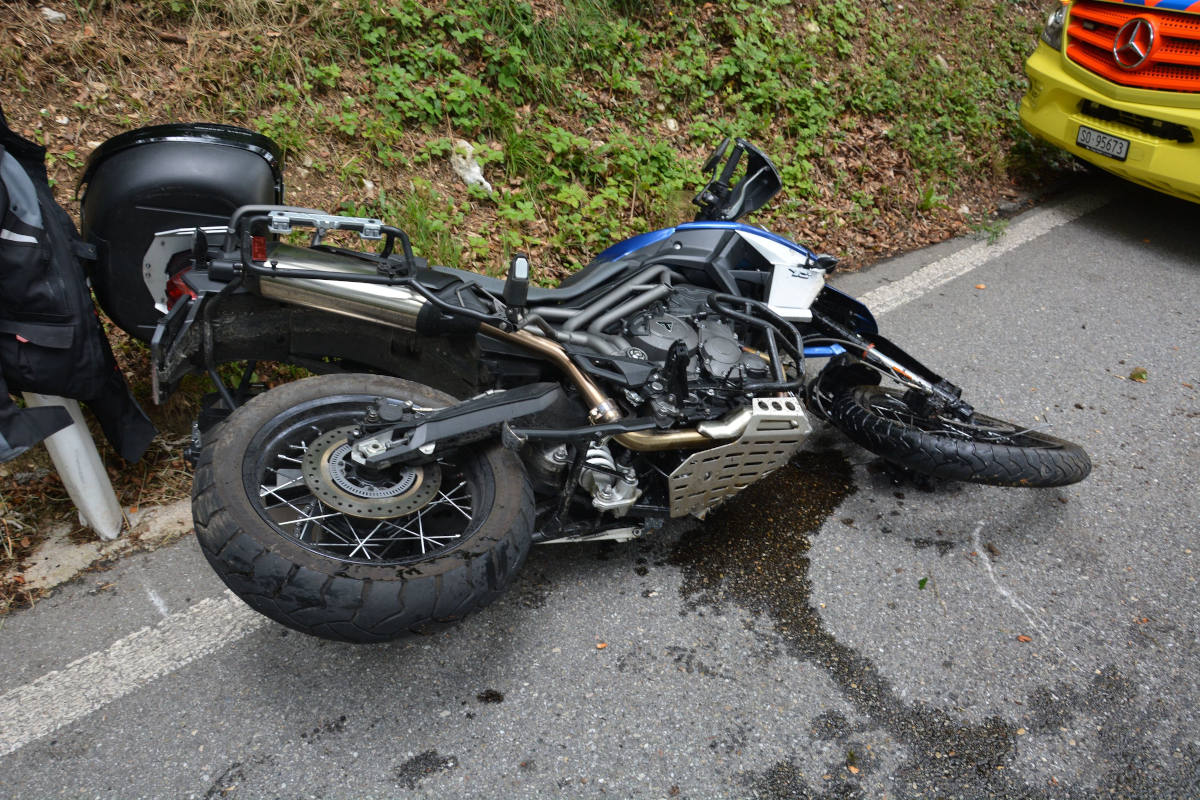 Egerkingen SO – Motorradfahrer stürzt bei Überholmanöver