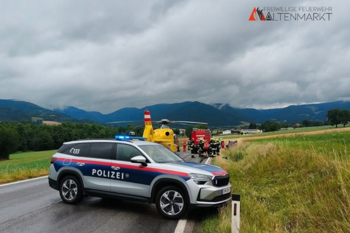 Unfall in Yspertal – Auto überschlägt sich dreimal